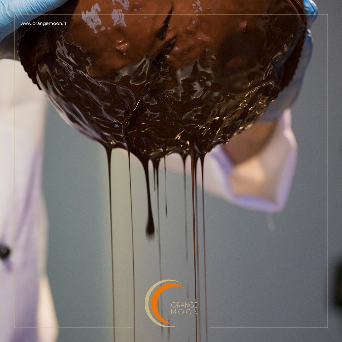 Colomba Glassata Nera Orange Moon